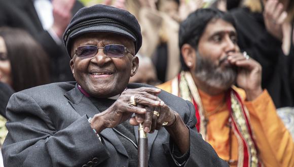 En esta foto de archivo tomada el 7 de octubre de 2017, el galardonado con el Premio Nobel de la Paz e ícono sudafricano, el arzobispo Desmond Tutu, asiste a una ceremonia. (Foto: GIANLUIGI GUERCIA / AFP)