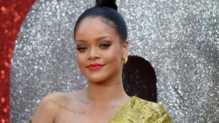 Rihanna posa feliz junto a sus padres y enternece las redes