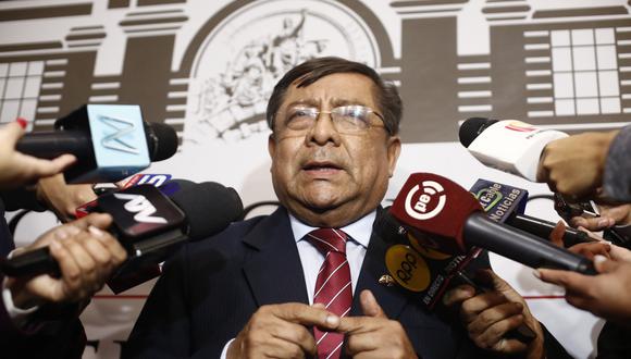 Orlando Velásquez anunció su renuncia irrevocable y de otros dos consejeros. (Perú21)