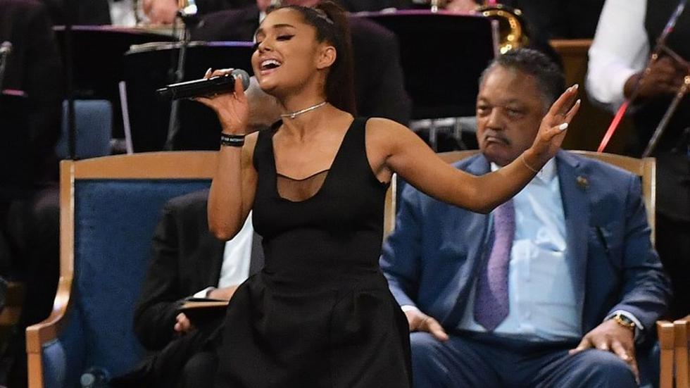 La cantante deslumbró al mundo con su presentación. (Foto: AFP)