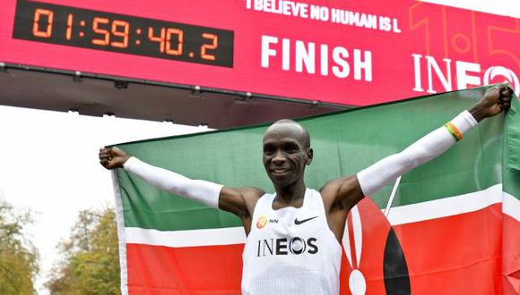 El destacado atleta, que sólo ha sido derrotado en una ocasión de un total de 12 maratones, ha vencido este sábado incluso a su único rival en la pista: el crono. (Foto: AFP)