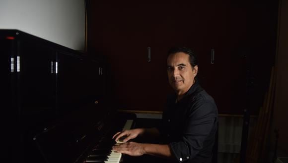 José Luis Madueño y el piano (Foto: Javier Zapata).