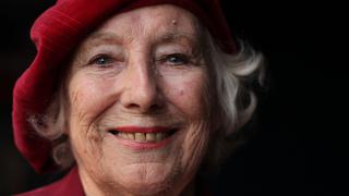 Vera Lynn, musa y “novia de las Fuerzas Armadas” británicas, falleció a los 103 años 