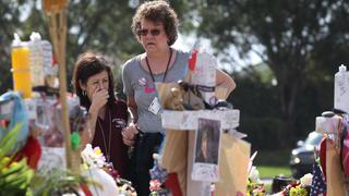 Aprueban en Florida nueva ley para mayor control de armas tras matanza en escuela