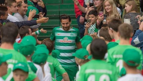 "No queremos renunciar a sus cualidades", destacó el estratega del Werder Bremen en alusión a la renovación de Claudio Pizarro con el club alemán. (Foto: @werderbremen)