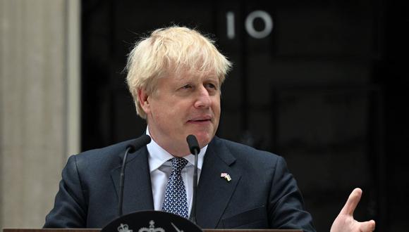 Boris Johnson hace una declaración frente al número 10 de Downing Street, en el centro de Londres, el 7 de julio de 2022, para anunciar su renuncia al cargo de primer ministro. (JUSTIN TALLIS / AFP).
