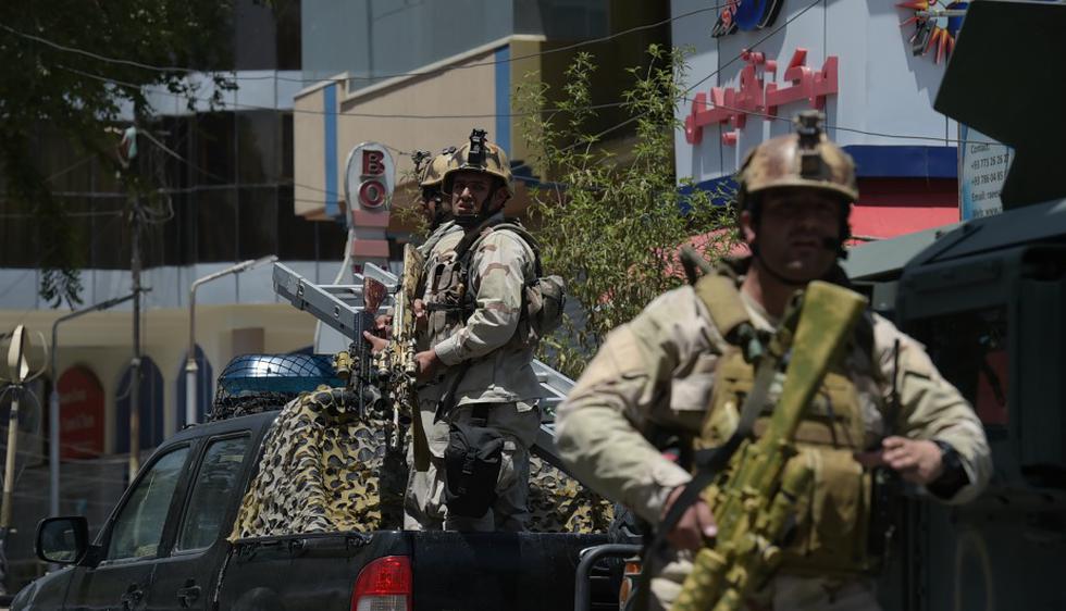 El ataque fue iniciado con la detonación de un coche bomba. (AFP)