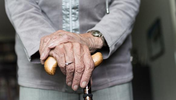El tierno gesto de un amoroso abuelo se volvió tendencia en redes sociales. (Foto: Pixabay/Referencial)