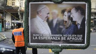 Cristina Fernández incluye al Papa en su campaña