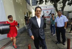 Captan a Jaime Yoshiyama saliendo de clínica en Miami pese a orden de prisión preventiva