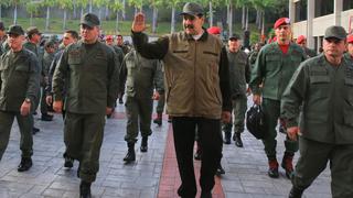 Nicolás Maduro llama a los militares a combatir a "cualquier golpista" [FOTOS]