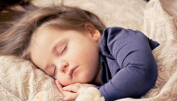 Si tu hijo no consigue dormir por las noches es probable que sufra insomnio infantil. Ayudarlo es muy sencillo siguiendo algunos consejos. (Foto: Pixabay)