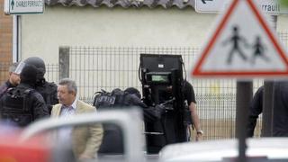 Francia: Detienen a un hombre que tomó rehenes en escuela