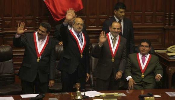 Integrantes de mesa directiva 2011-2012 enfrentados por el escándalo Urtecho. (Perú21)