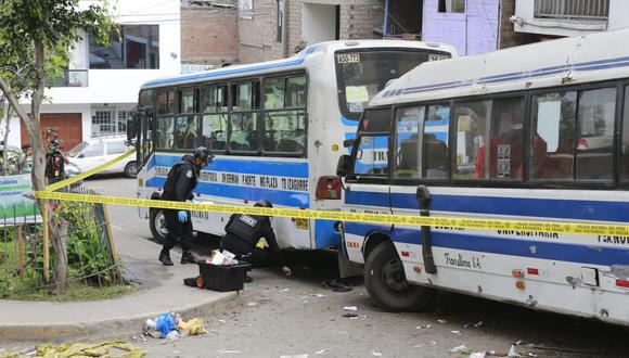 Tres unidades de transporte público quedaron afectadas tras la explosión. Policía investiga el caso. (Foto: GEC)