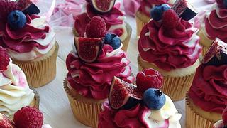 Enamora en San Valentín con estos cupcakes de frutos rojos