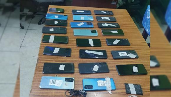 Tras el operativo se hallaron 42 celulares, 7 cargadores convencionales, 2 cargadores artesanales, 10 audífonos (handsfree) y 3 chips.