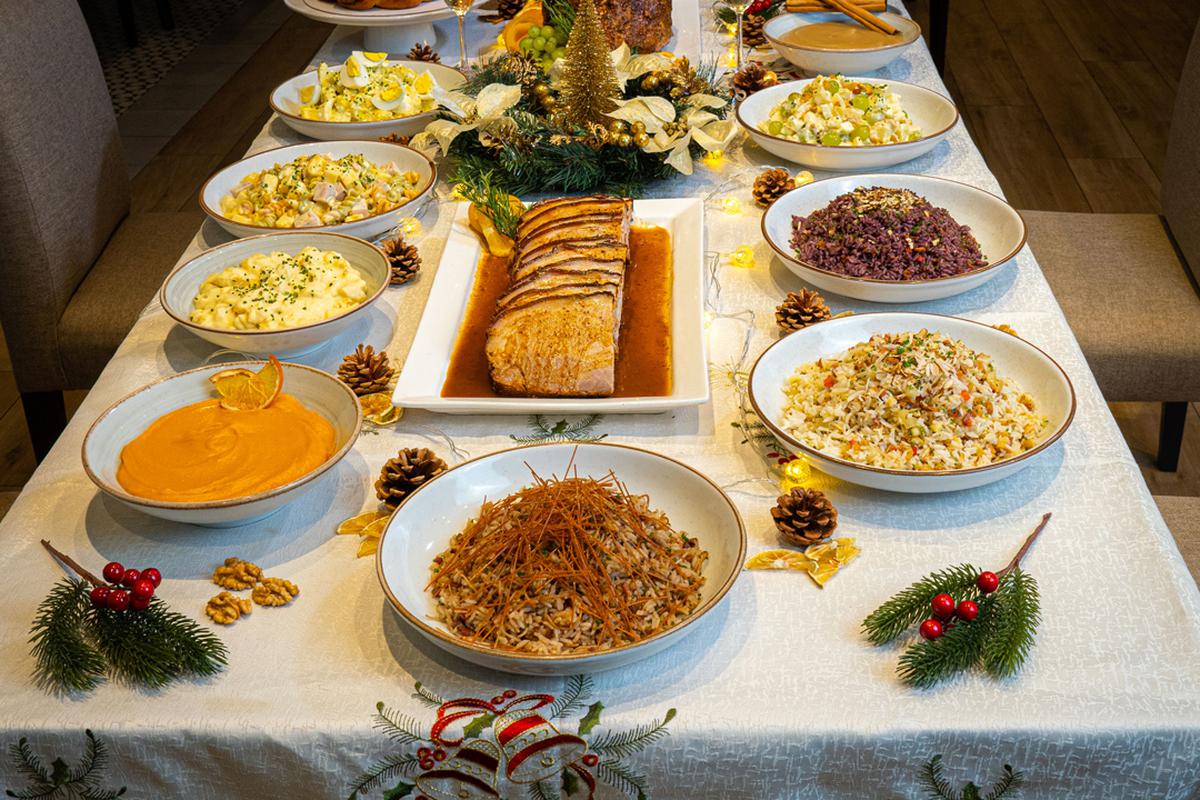 Bajo platos con textura: la Navidad en tu mesa