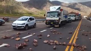 Puno: pobladores bloquean un sector de la carretera interoceánica en Azángaro