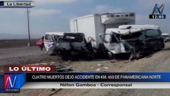 Cuatro muertos dejó choque frontal entre combi y camión frigorífico en La Libertad. (Canal N)