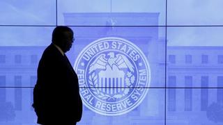 Fed discute subir las tasas de EE.UU. bajo presión de Trump
