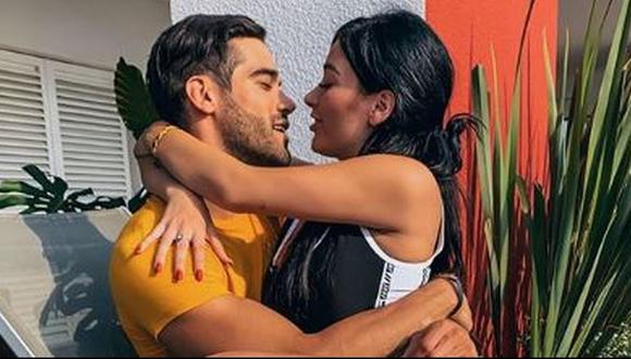 ¡No se contuvo! Captan a modelo peruano acariciando  de forma atrevida a su novia. | Instagram