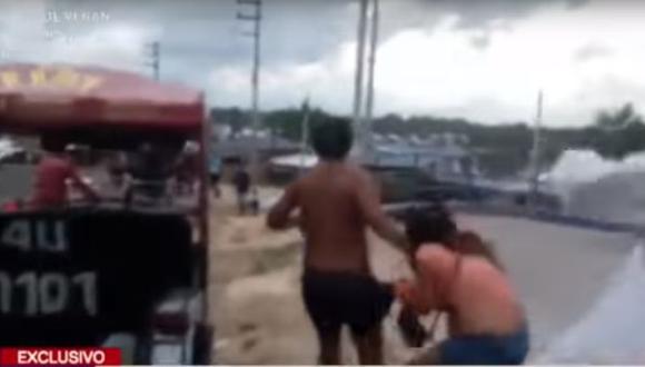 Iquitos: Sujeto agrede a una mujer en la calle pero huye cuando es increpado por vecinos. (Latina)