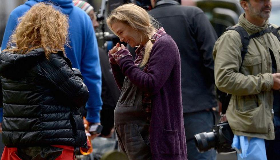 'Bridget Jones': Así luce Renee Zellweger 'embarazada' para su próxima película. (AP)