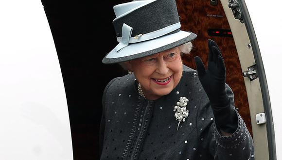 La reina Isabel II del Reino Unido durante su visita a Malta en 2015. (Foto: AFP)