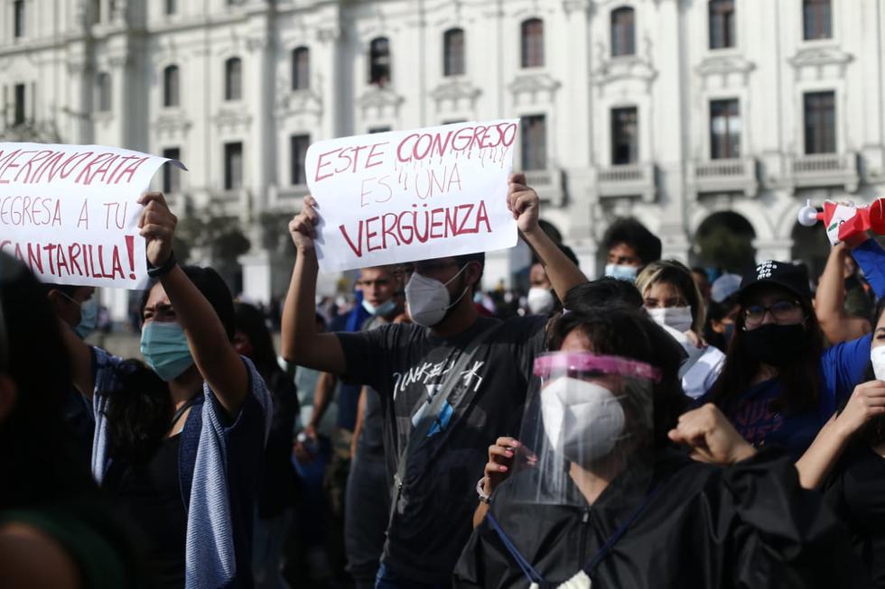 Centro de Lima Manifestantes se concentran nuevamente en plaza San