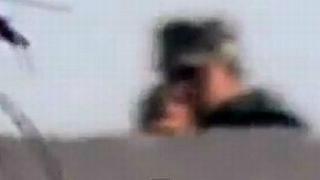 VIDEO: Fotógrafo capta el instante en que un soldado le dispara y lo mata