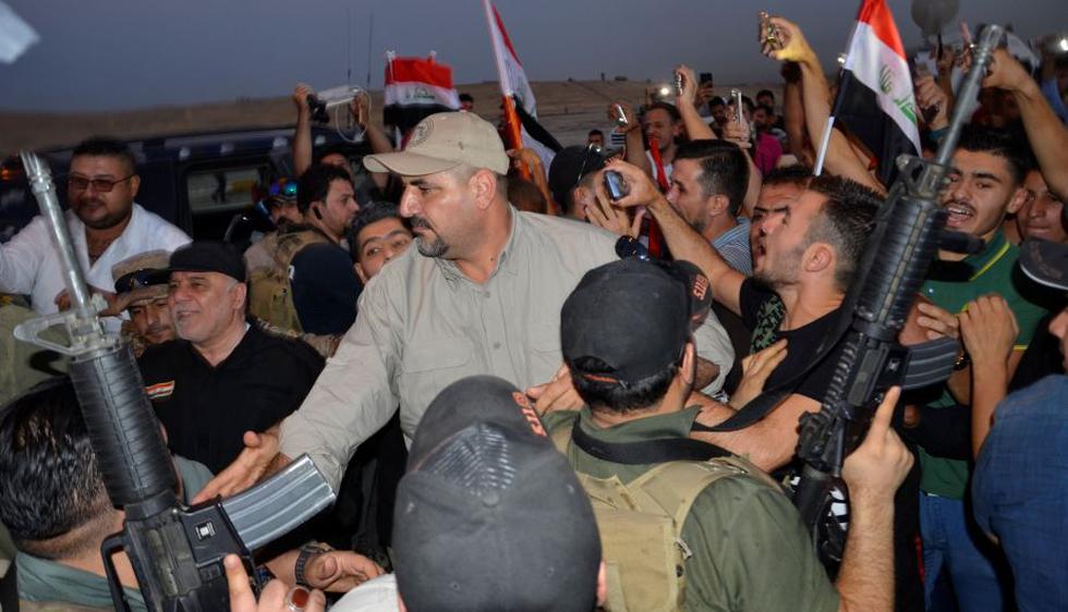 Miles de ciudadanos celebran en Irak tras ser liberados del grupo terrorista. (Reuters)