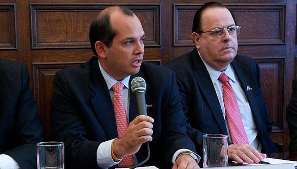Julio Velarde: El ministro Castilla defiende la política monetaria del BCR. (USI)