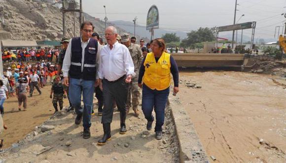 PPK y Martín Vizcarra inspeccionan zonas afectadas en San Juan de Lurigancho. (Andina)