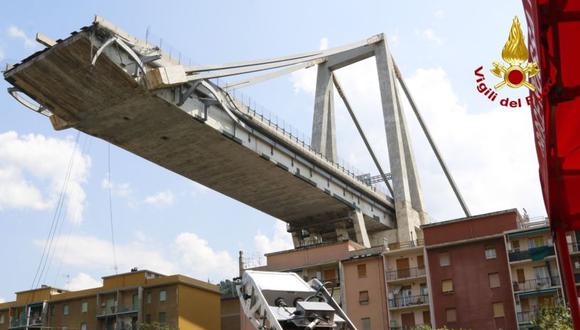 Toda la zona quedará cerrada mientras se está verificando el estado de lo que queda del puente Morandi. (Foto: AP)
