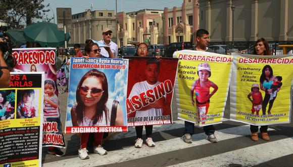 ¿DÓNDE ESTÁN? Familiares de personas desaparecidas reclaman mayor compromiso de las autoridades. (Foto: Andina)