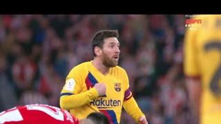 Lionel Messi se olvidó del balón, cometió fuerte falta y se ganó la tarjeta amarilla