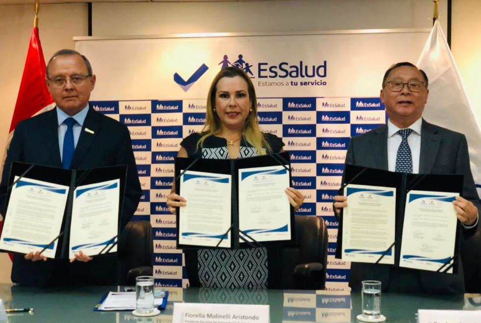 EsSalud, la Superintendencia Nacional de Salud (SuSalud) y la Asociación de Clínicas Particulares del Perú firmaron hoy el “Pacto Ético para una Atención Oportuna y Humanizada en los Servicio de Salud”. (Foto: EsSalud)
