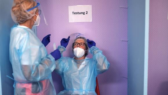 La Agencia Europea de Medicamentos dijo que reunirán más pruebas para determinar la gravedad de la variante ómicron. (Foto:  Ina FASSBENDER / AFP)