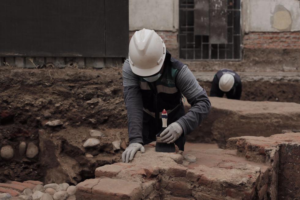 Este lunes, la Municipalidad de Lima presentó los restos arqueológicos de la antigua capilla de la portería de San Juan Macías, hallada debajo de la plaza Francia, en el marco de los trabajos de recuperación del Centro Histórico. (Foto: Leandro Britto/@photo.gec)