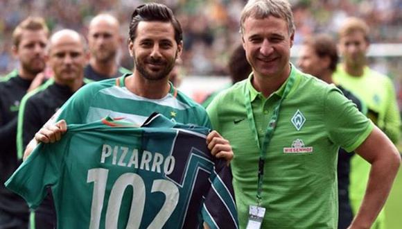 Claudio Pizarro fue elegido el mejor jugador del Werder Bremen de la temporada pasada. (Facebook Werder Bremen)