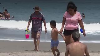 Limeños no acatan prohibición e igual asisten a playas con familia y amigos [VIDEO]