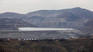 Gobierno peruano todavía lejos de consensuar acuerdo que permita a mina Las Bambas retomar operaciones