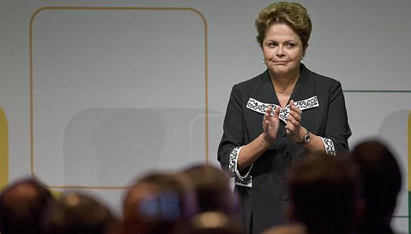 Intención de voto a la presidenta Rousseff  cayó 6,7 puntos porcentuales desde febrero. (EFE)