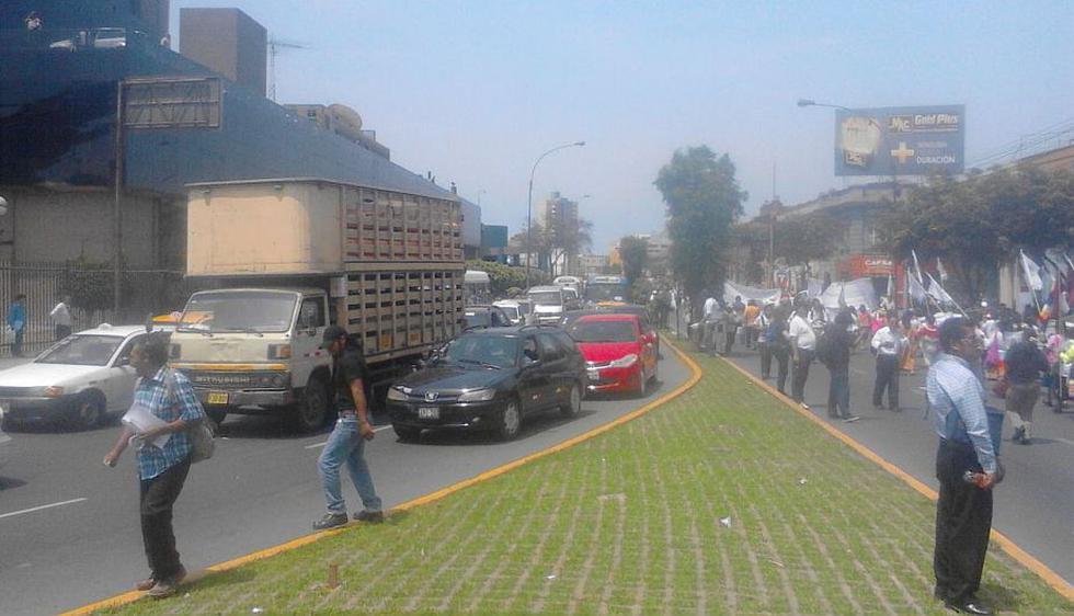 La “Marcha de los Pueblos” generó gran congestión vehicular en las calles del Centro de Lima. (Miguel Bellido/El Comercio)