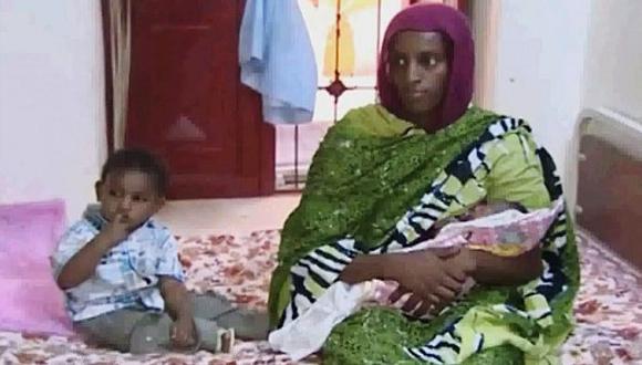 Sudan libera a condenada a muerte por casarse con un cristiano. (AP)
