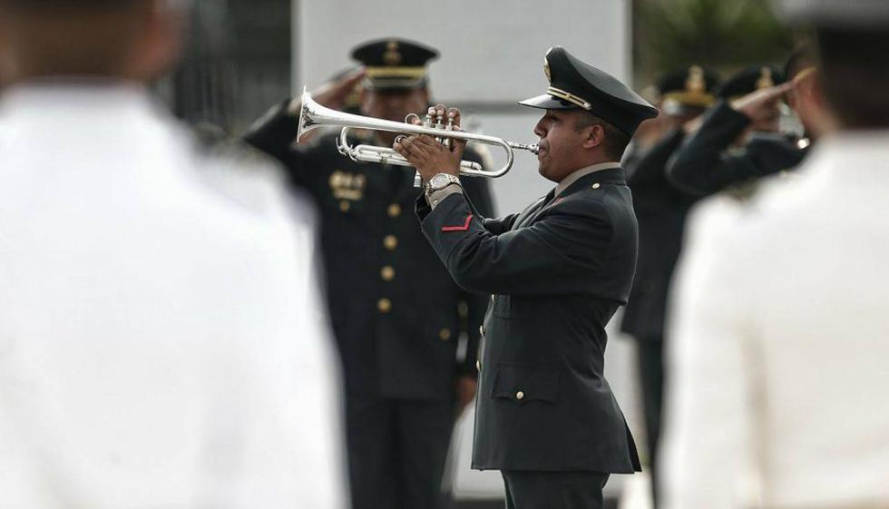 Mayor PNP Felipe Andrade Arroyo fue enterrado esta tarde. (Renzo Salazar)