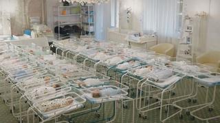 Decenas de bebés nacidos por viente de alquiler quedan varados en hotel de Ucrania por crisis del COVID-19