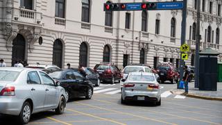 Municipalidad de Lima multará con S/552 a conductores que no respeten luz roja del semáforo