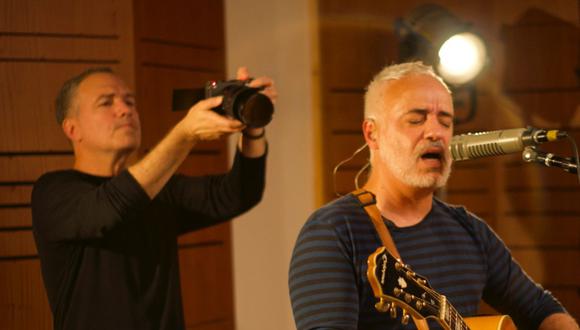 Salvador del Solar dirigió el video musical de la canción 'Why Can’t We Stop?'. (Foto: Captura YouTube).